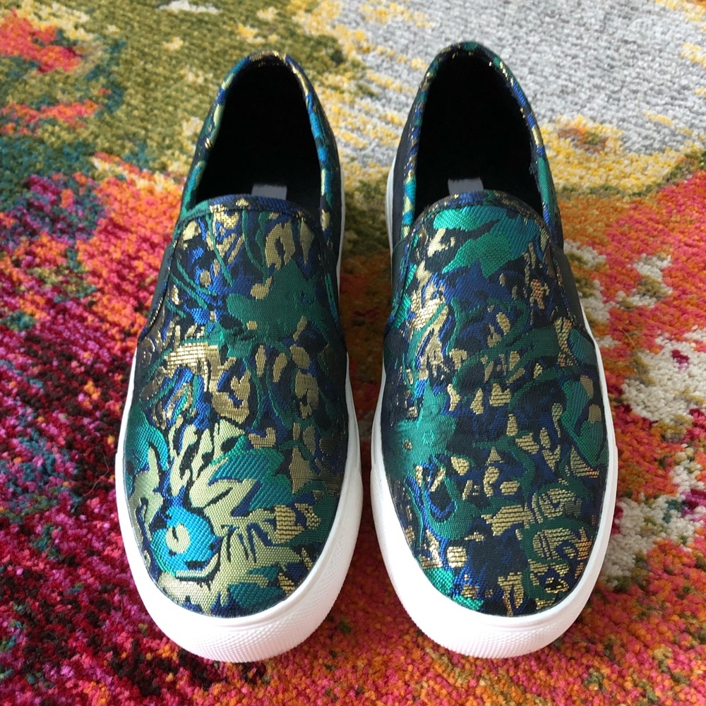 Steve Madden Jacquard slip on!